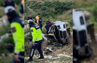 Samsun'da şarampole devrilen otomobildeki 4...