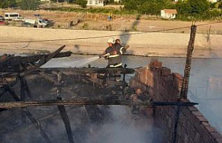 Tokat'ta çıkan yangında 4 evde hasar oluştu