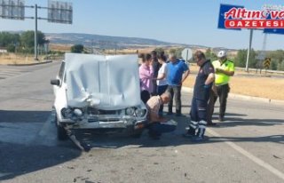 Amasya'da hafif ticari araç ile otomobilin çarpıştığı...