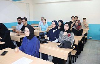 Amasya'da halk eğitimi merkezindeki kursta işaret...
