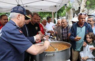 Amasya'da vatandaşlara aşure dağıtıldı