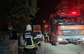 Çorum'da bir apartmanın 4. katında çıkan yangın...