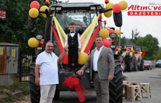 Düzce'de çiftçi ailenin sünnet aracı traktör...