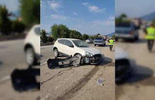 Giresun'da minibüs ile otomobilin çarpıştığı...