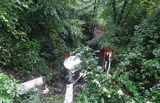 Samsun'da devrilen süt toplama aracındaki 2 kişi...