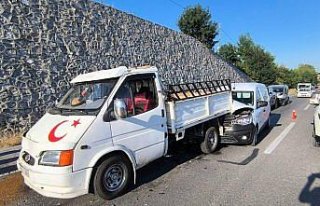 Bafra'da üç aracın karıştığı trafik kazasında...