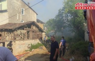 Vezirköprü'de bir evde çıkan yangın hasara...