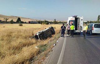Amasya'da devrilen hafif ticari araçtaki 2 kişi...