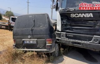 Bolu'da hafriyat kamyonuyla çarpışan panelvandaki...