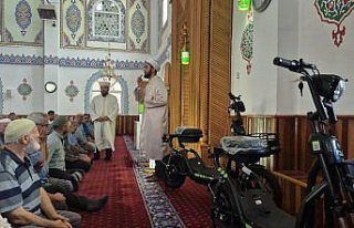 Düzce'de 40 gün sabah namazına gelen gençlere...