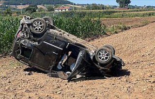 Bafra’da tarlaya devrilen hafif ticari aracın sürücüsü...