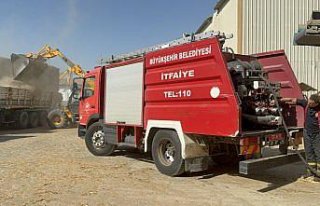 Adana'da enerji tesisinde çıkan yangın kontrol...