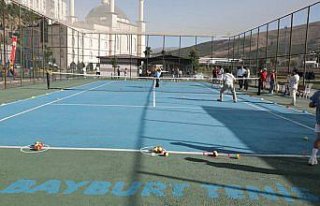 Bayburt'taki tenis kortu yeniden hizmete açıldı