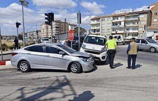 Çorum'da 3 aracın karıştığı kazada 2 kişi...