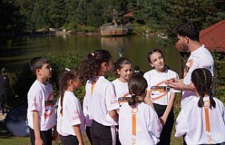 Gümüşhane'deki Limni Gölü'nde cimnastik...