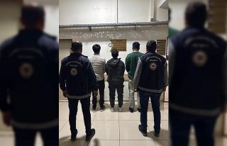 Amasya'da bir minibüste 3 düzensiz göçmen...