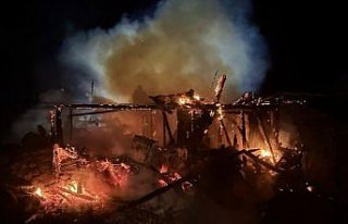 Bolu'da ahşap ev yandı