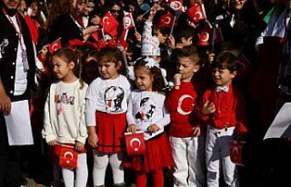Çorum'da anaokulu öğrencileri Cumhuriyet'in...