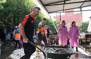 Hatay'da sağanaktan etkilenen yerlerde temizlik...