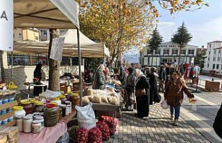 Almus'ta Filistin için düzenlenen kermeste 580 bin...