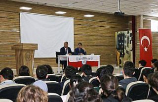 Amasya Valisi Bakan lise öğrencilerini ziyaret etti