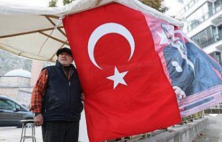 Amasya'da ayakkabı boyacısı sirenler çalarken...