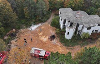 Düzce UMKE'nin tatbikatında kamp yaparken orman...
