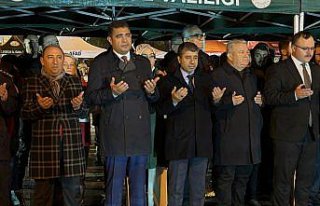 Düzce'de deprem şehitleri 45 saniyelik saygı...