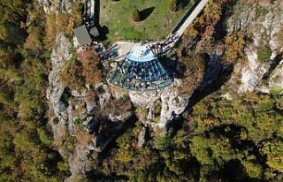 İncekaya Kanyonu'nu ziyaret edenler, cam seyir...