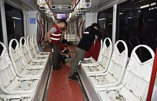 Samsun'da tramvaylarda yolcu koltukları yanmazlarıyla...