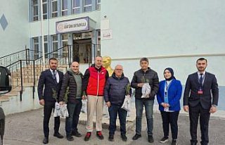 Tokat Belediyesi öğretmenlere 5 bin fidan dağıttı