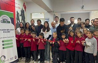 Üniversite öğrencilerinden köy okuluna kütüphane...