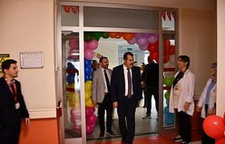 Vezirköprü Devlet Hastanesinde tedavi gören çocuklara...