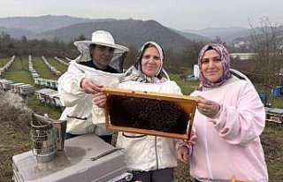 Annenin arıcılık tutkusu iki kızına da geçti