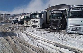 Ardahan-Şavşat kara yolu kontrollü ulaşıma açıldı