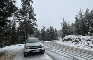 Bolu'nun yüksek kesimlerinde kar yağışı...