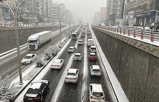 Diyarbakır'da kar yağışı etkili oldu