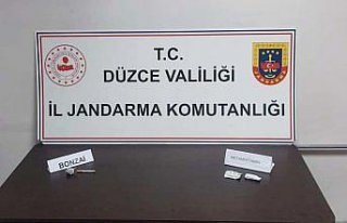 Düzce'de uyuşturucu operasyonunda yakalanan...