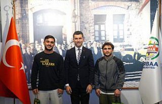 Erbaa Belediye Başkanı Karagöl milli güreşçileri...