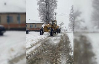 Erbaa'da karla mücadele çalışması yapıldı
