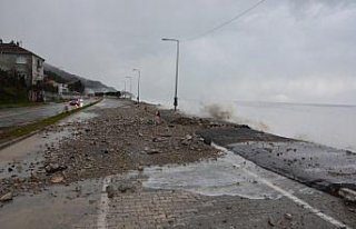 Fırtına nedeniyle Karadeniz'de oluşan dalgalar...