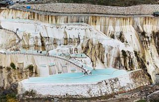 Göksu travertenlerini yaklaşık 350 bin kişi ziyaret...