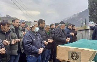 Trabzon'da kırmızı ışıkta otomobiliyle...