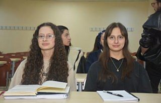 İkiz kardeşlerin eğitim hayatı üniversitede de...