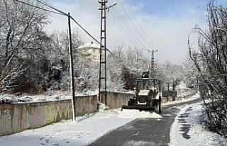 Karabük'te kar nedeniyle kapanan 112 köy yolunun...