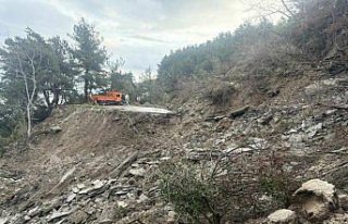 Kastamonu sahil yolu heyelan nedeniyle ulaşıma kapandı