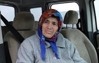 Kastamonu'da ekipler kapanan köy yolunu rahatsızlanan...