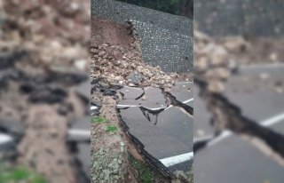 Kastamonu'da heyelan nedeniyle Cide-Bartın kara...