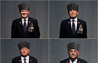 Kıbrıs gazilerinden oluşan koro kahramanlık ezgilerini...