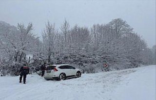 Salıpazarı'nda yolda kalanları jandarma kurtardı